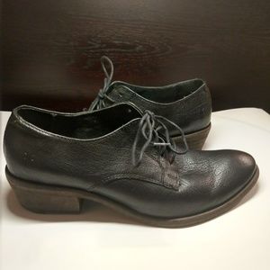 Frye Carson oxford